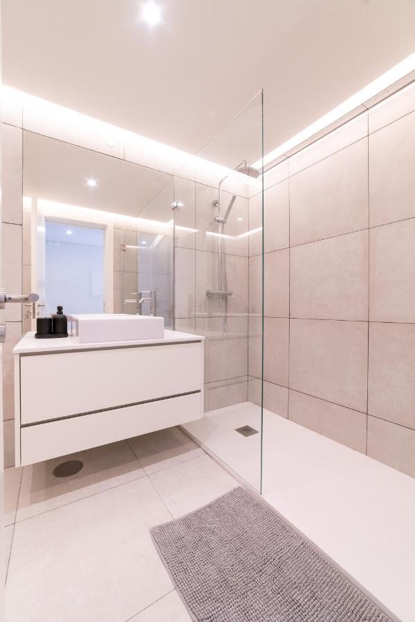 Lusiadas 53 2ºd - Beautiful Two-Bedroom Apartment Lisboa المظهر الخارجي الصورة